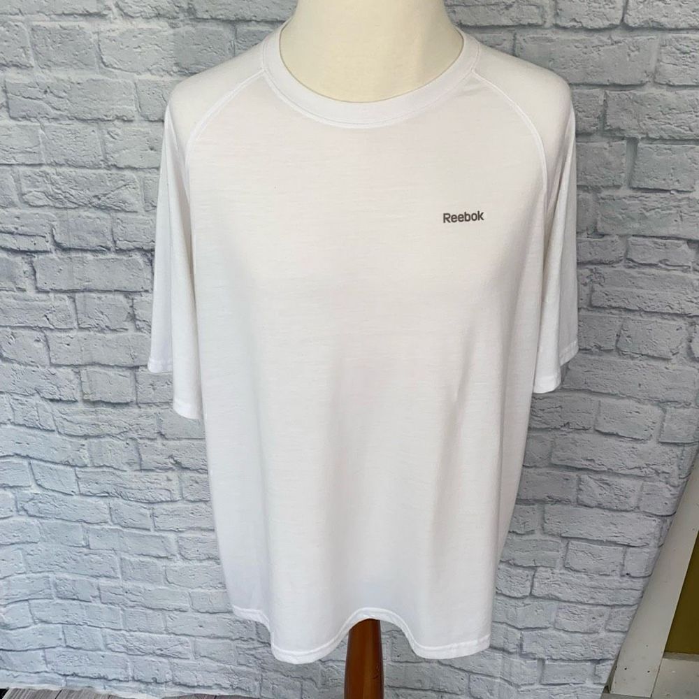 Reebok men 2XL loose fit short sleeve Crewneck shirt white